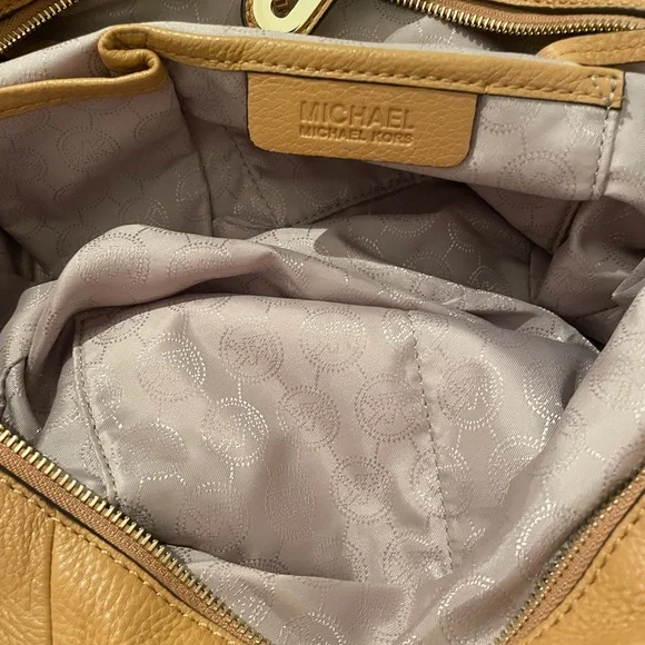 Brand new, never used authentic Michael Kors pocketbook. - Picture 5 of 5
